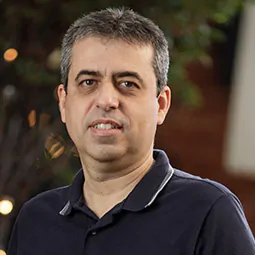 <small class="text-uppercase d-block mb-1 font-weight-bolder">CONSTRUÇÃO - EDUCACIONAL - JURÍDICO - PREST. DE SERVIÇOS</small>Eduardo Pires
